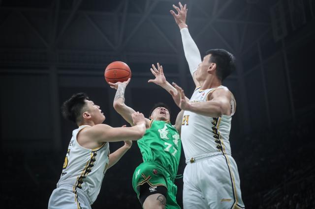 开云体育官网-暴风雨前的宁静？季后赛一触即发 辽宁能否三连冠？