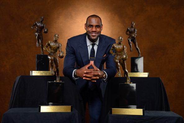1648386385194099873.jpg 168122497-lebron-james-of-the-miami-heat-poses-with-his_crop_exact.jpg